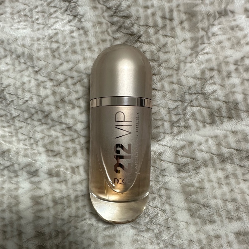 MAJOR SALE: (basically NEW) Carolina Herrera 212 VIP Rose EDP